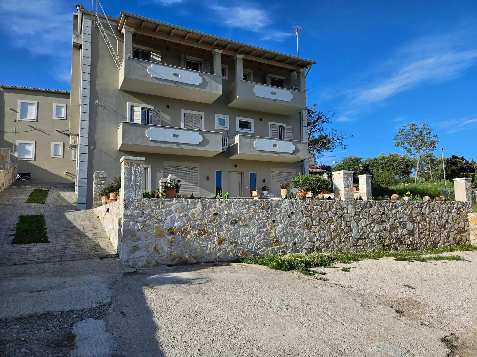 Grey Luxury House Appartement Ypsos Buitenkant foto