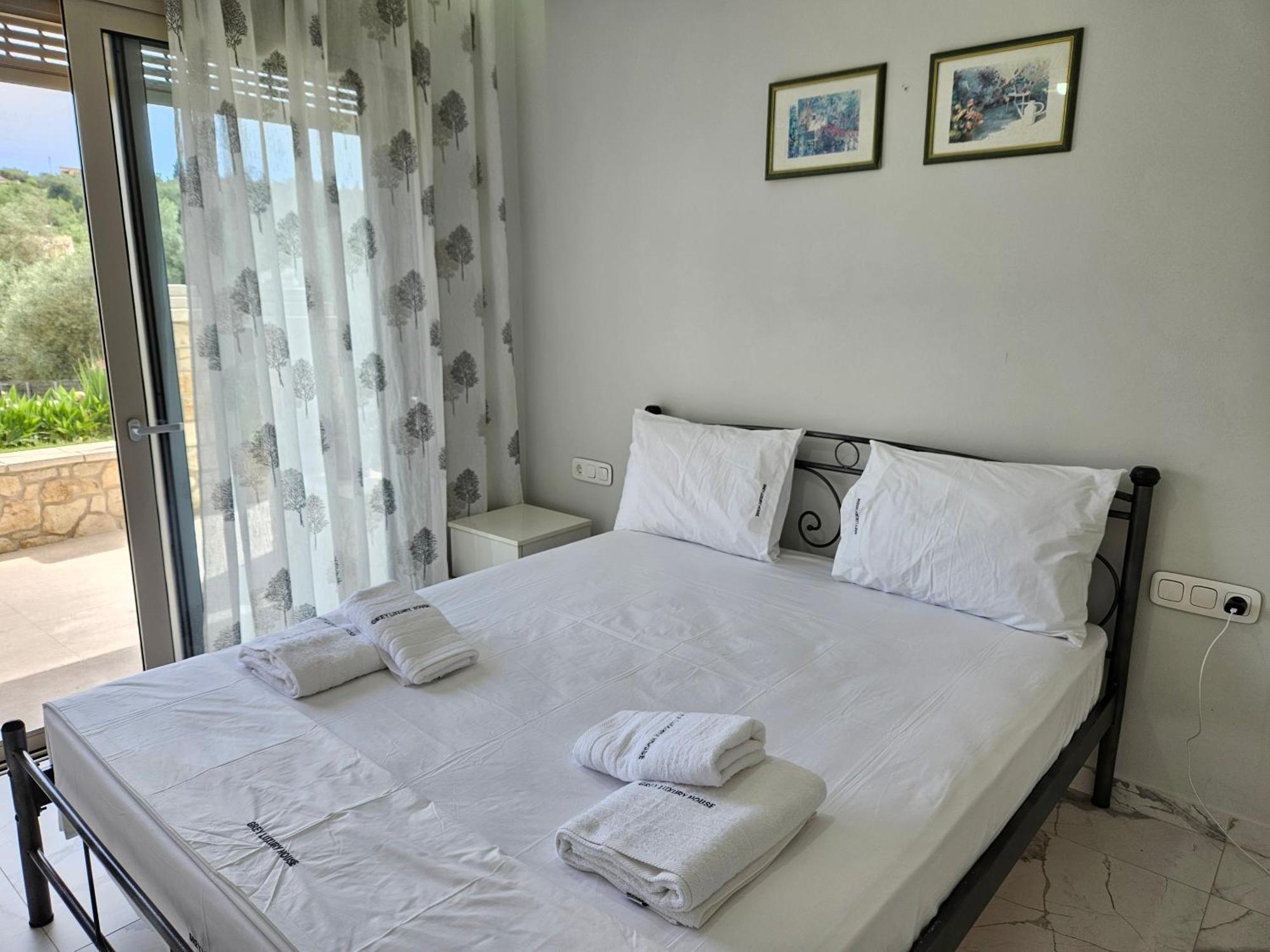 Grey Luxury House Appartement Ypsos Buitenkant foto